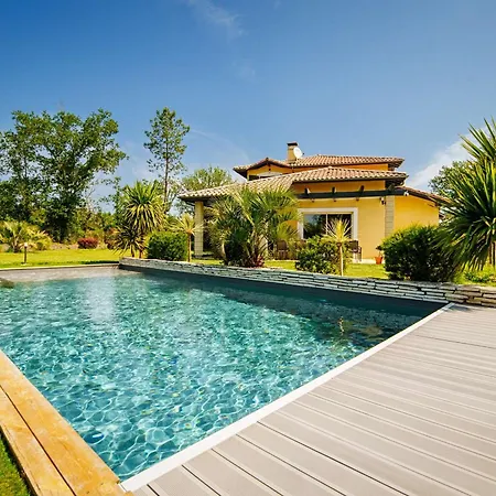 5 étoiles Avec Piscine Chauffée, 4 Ch. Avec Sdb Privées Et Bbq - Jusqu'à 12 Pers. - Fr-1-877-49