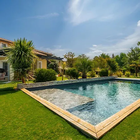 5 étoiles Avec Piscine Chauffée, 4 Ch. Avec Sdb Privées Et Bbq - Jusqu'à 12 Pers. - Fr-1-877-49 Villa
